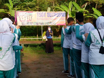 di hari terakhir LDKS siswa-siswi di pagi hari persiapan melaksanakan senam pagi